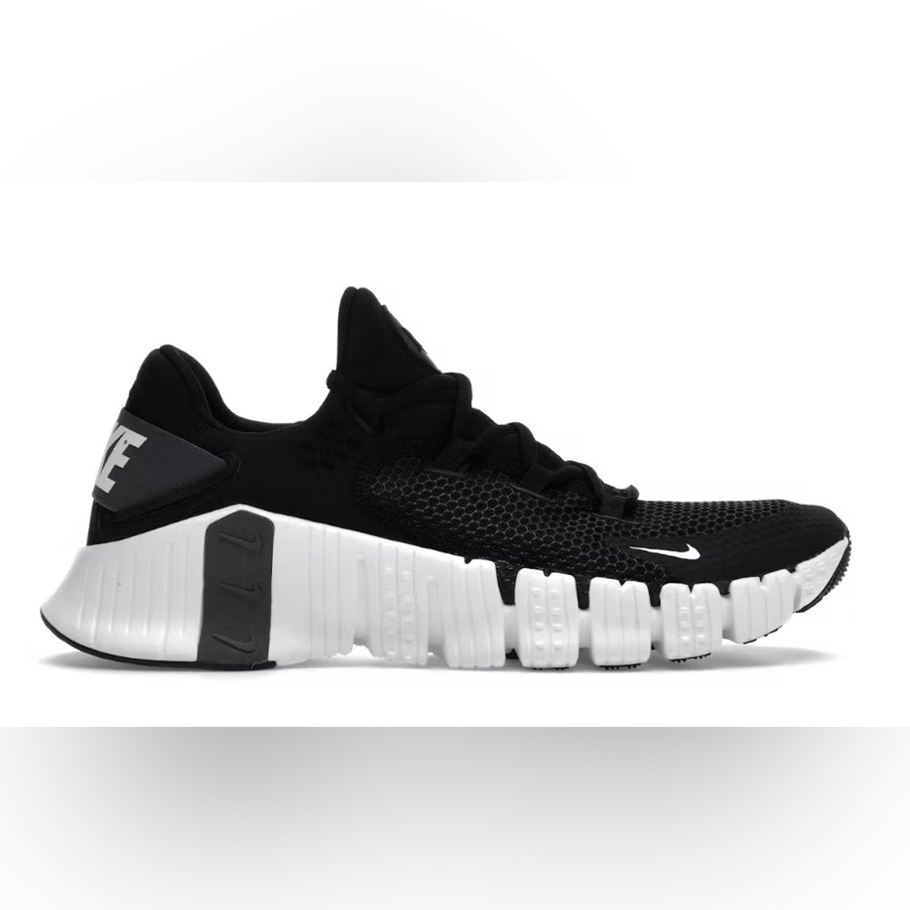 Nike Metcon 4 Black and White Training Shoes women size 9